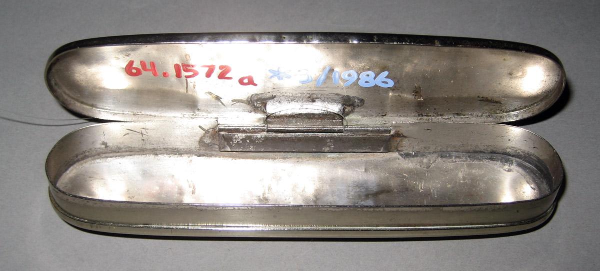 1974.1572 B Silver Spectacles Case open