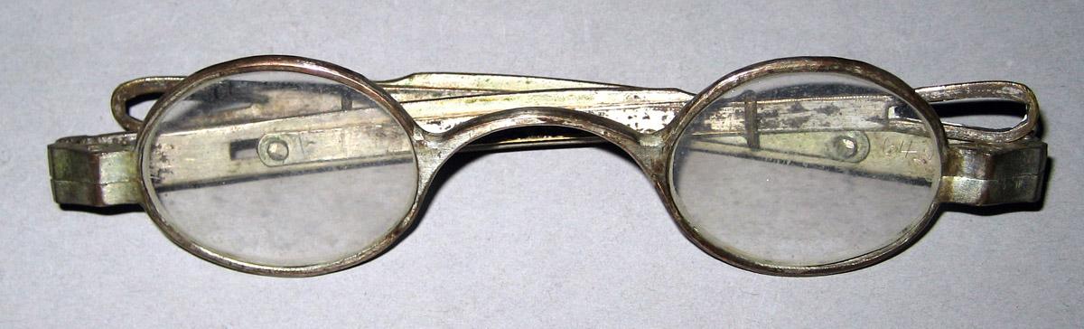 1964.1574 A Silver Spectacles view 2