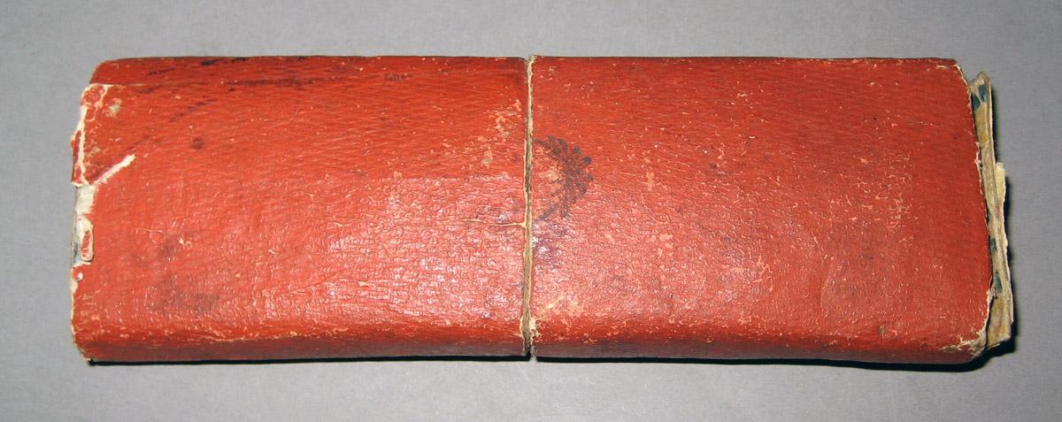 1964.1574 B Spectacles Case underside