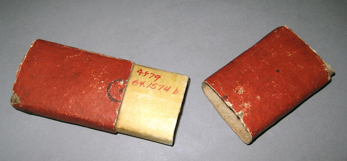 1964.1574 B Spectacles Case open