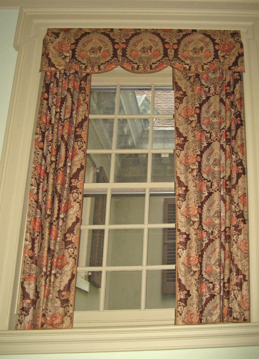 1955.0649.001 window hangings