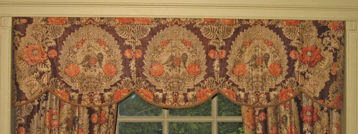 1955.0649.002 C window hanging, valance