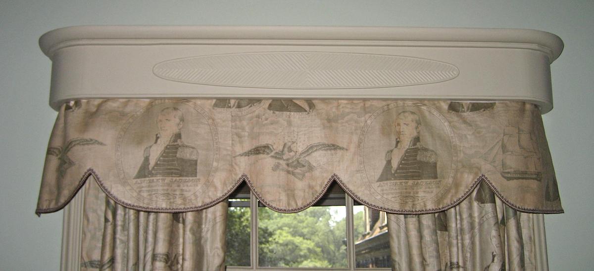 1955.0651.001 C Window hanging, valance