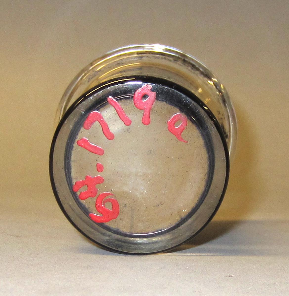 1964.1719 a Inkwell underside
