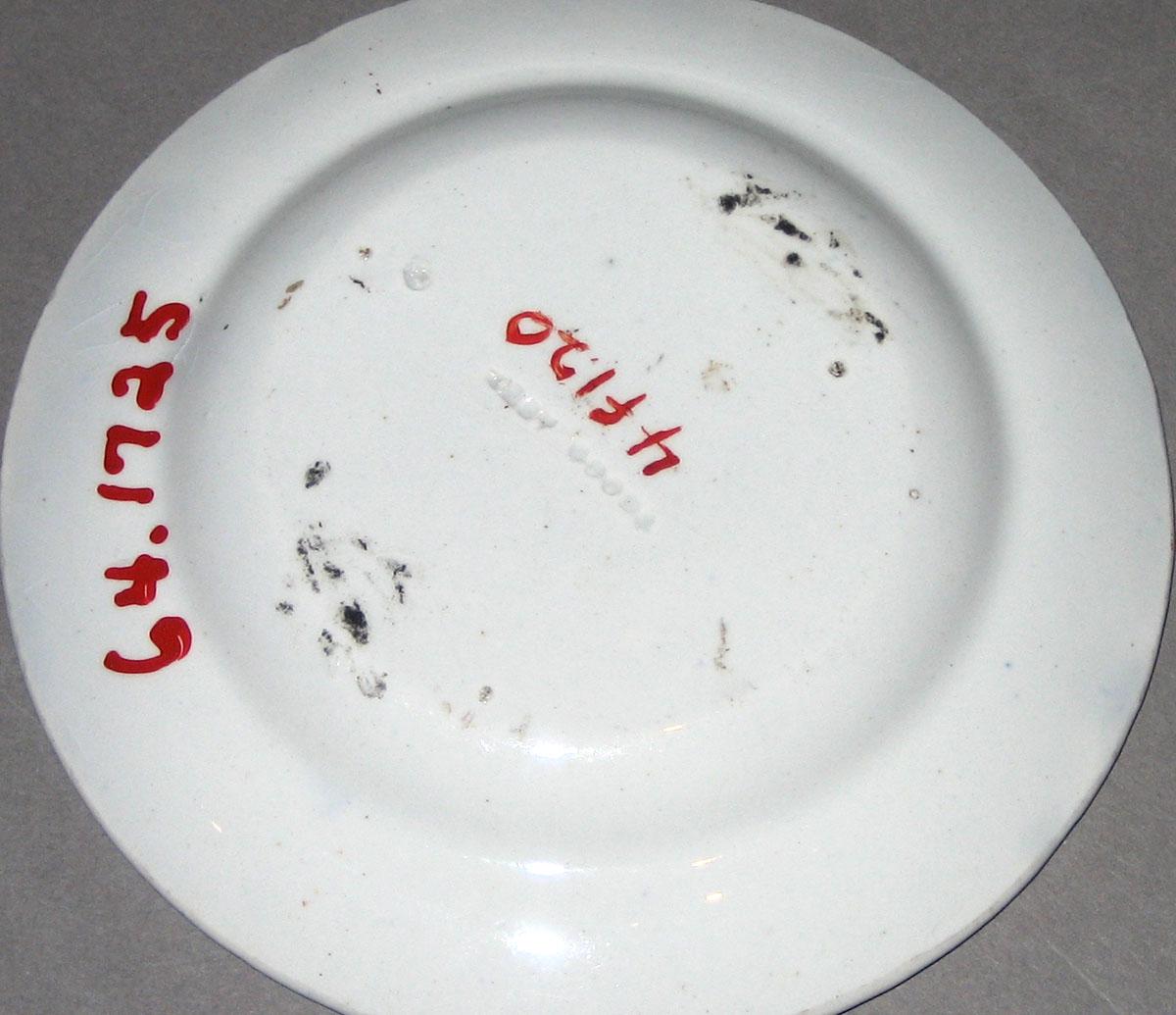 1964.1725 Blue spatterware peafowl plate (mark)