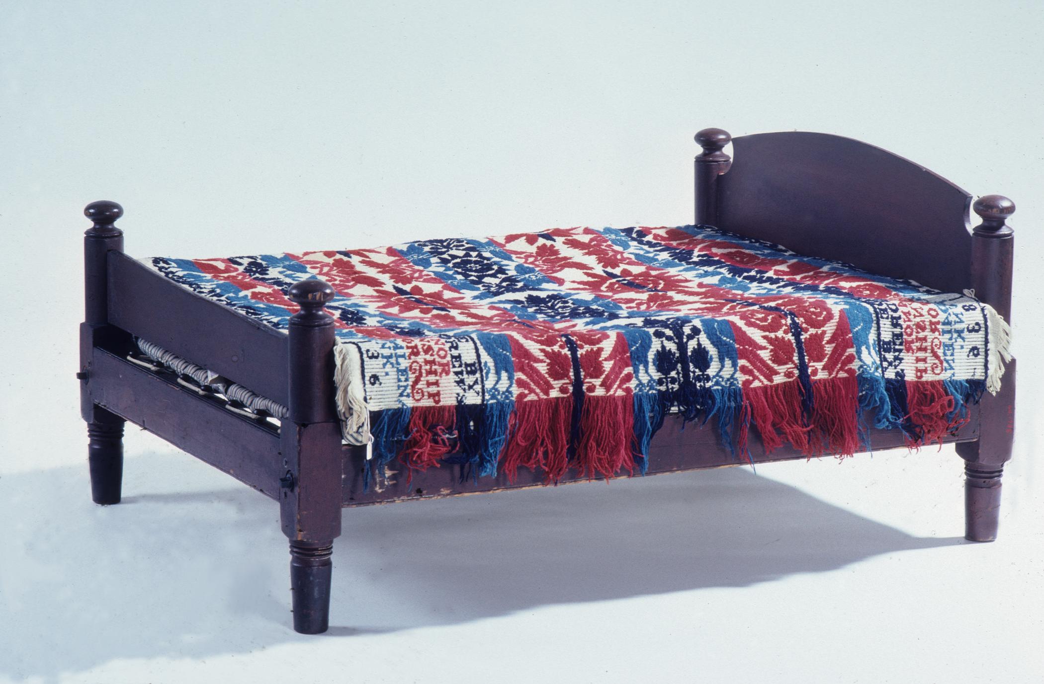 1964.1738 bed, view 1