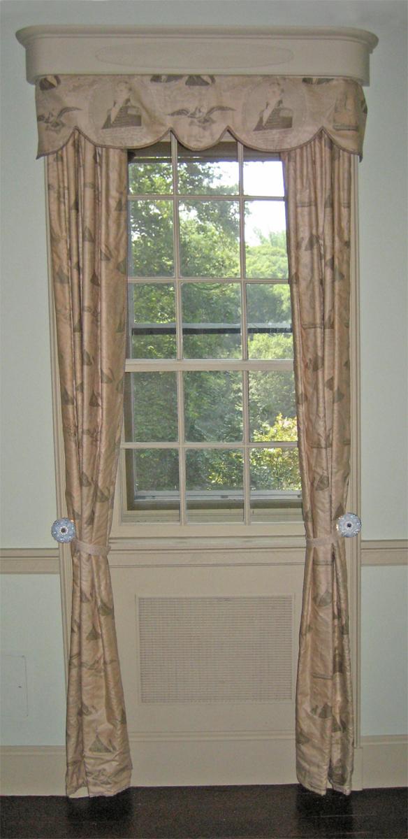 1955.0651.003 Window hangings