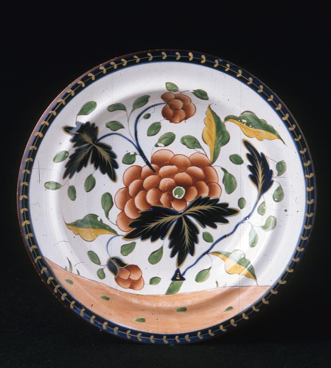 1964.1815.001 Grape pattern plate