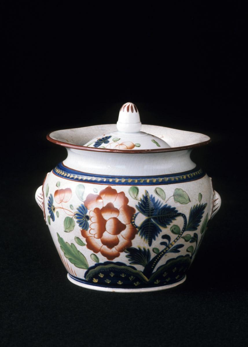 1964.1818.001 Carnation pattern sugar bowl