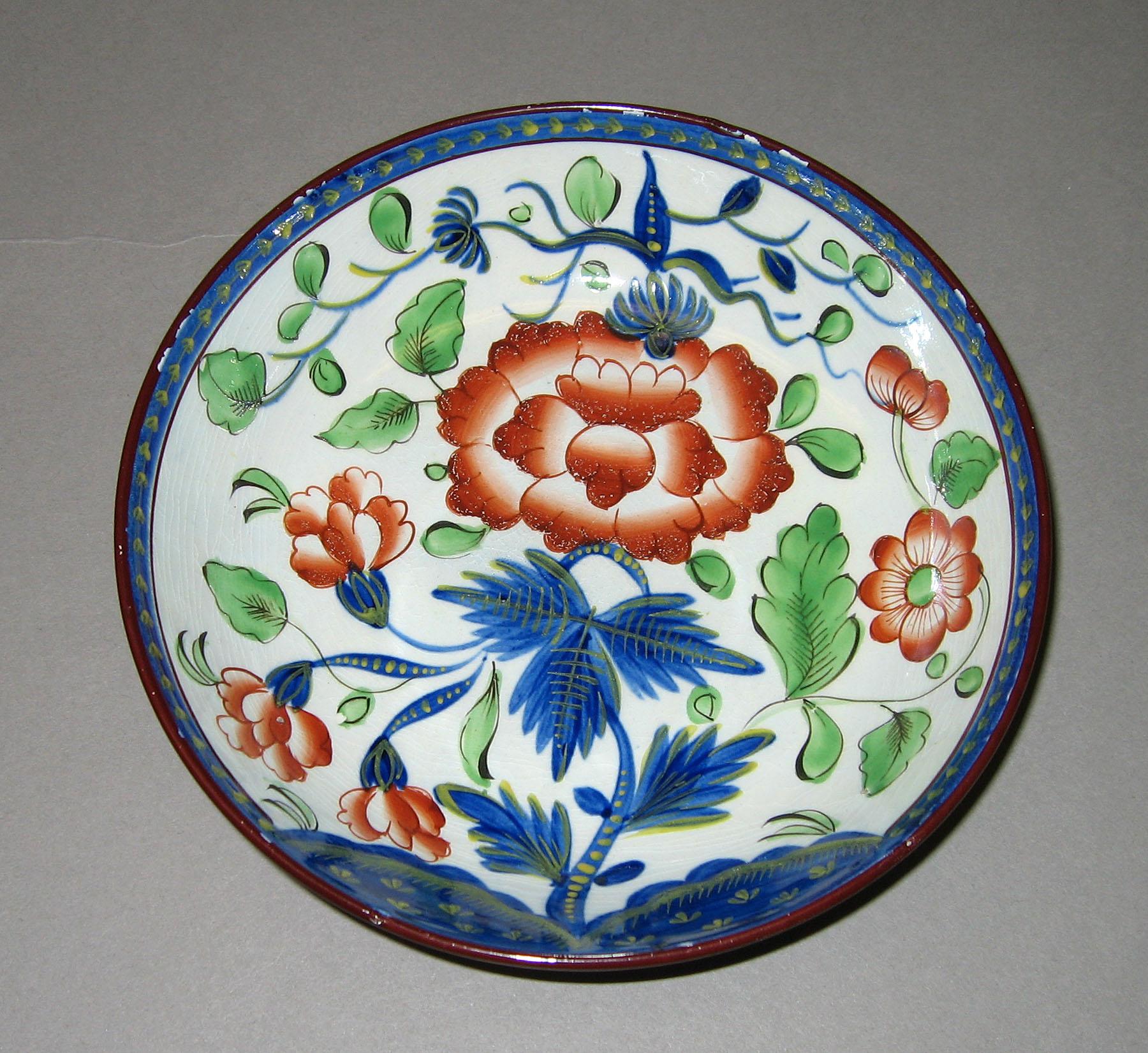 1964.1818.005 Pearlware gaudy dutch carnation pattern saucer