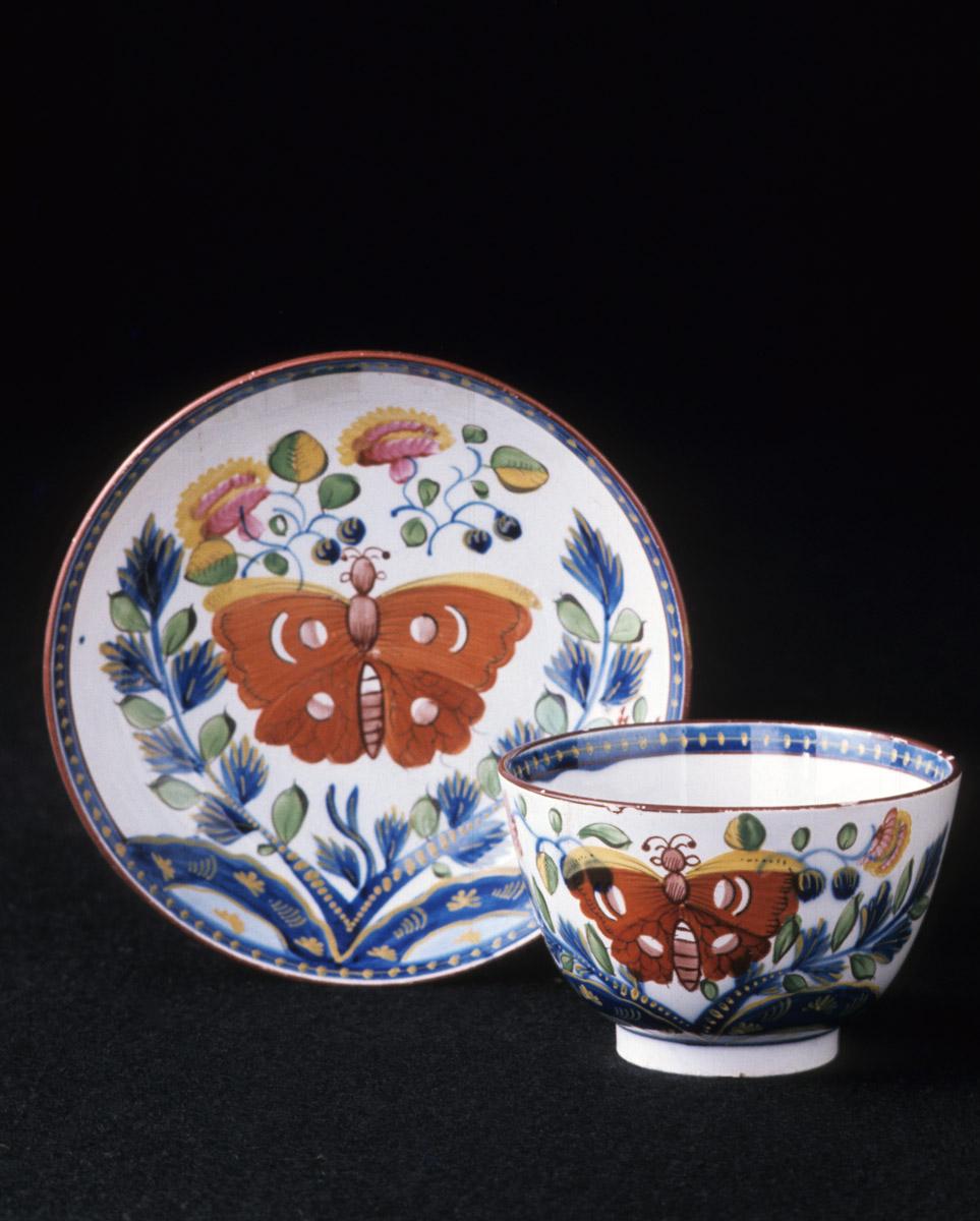1964.1822.001, .002 Teabowl and saucer