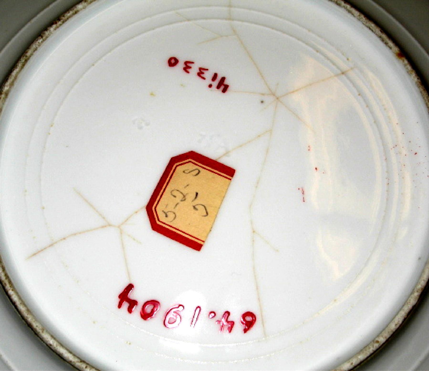 1964.1904 Porcelain plate (underside)