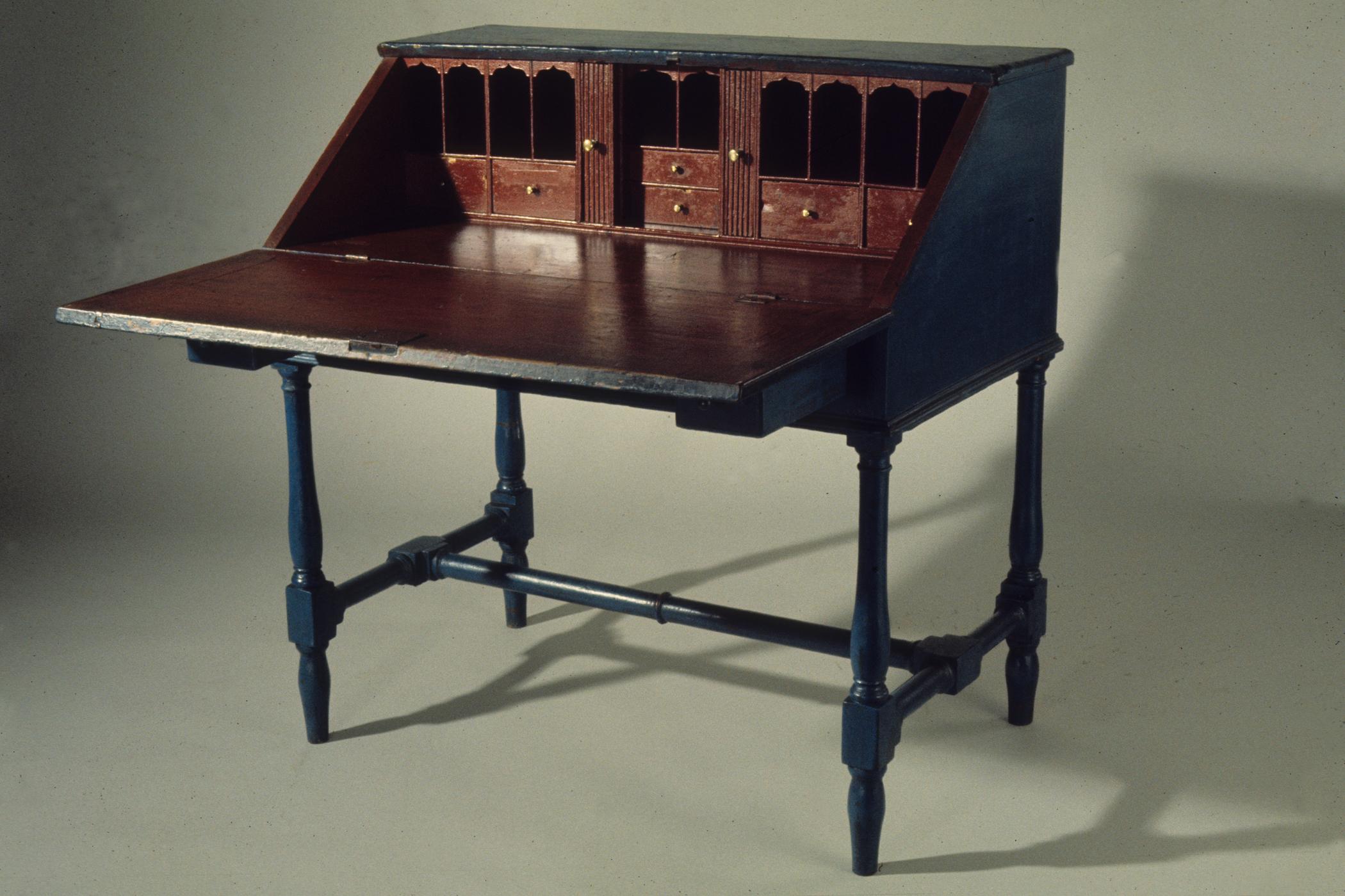 1964.1919 desk on frame, view 2