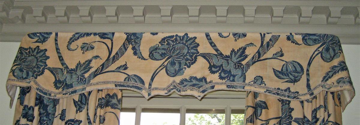 1955.0655.001 C Window hangings, valance