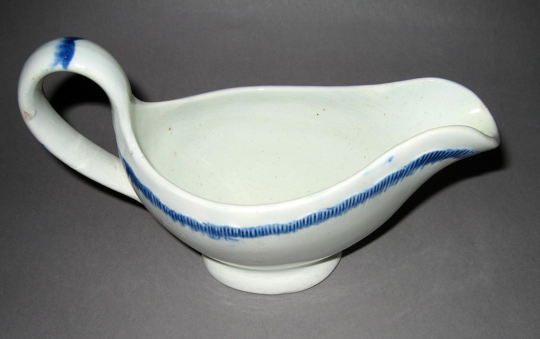 1964.1948 Pearlware sauceboat