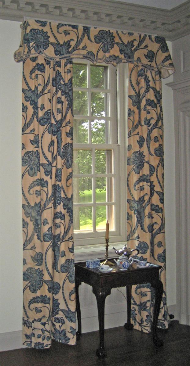 1955.0655.002 Window hangings