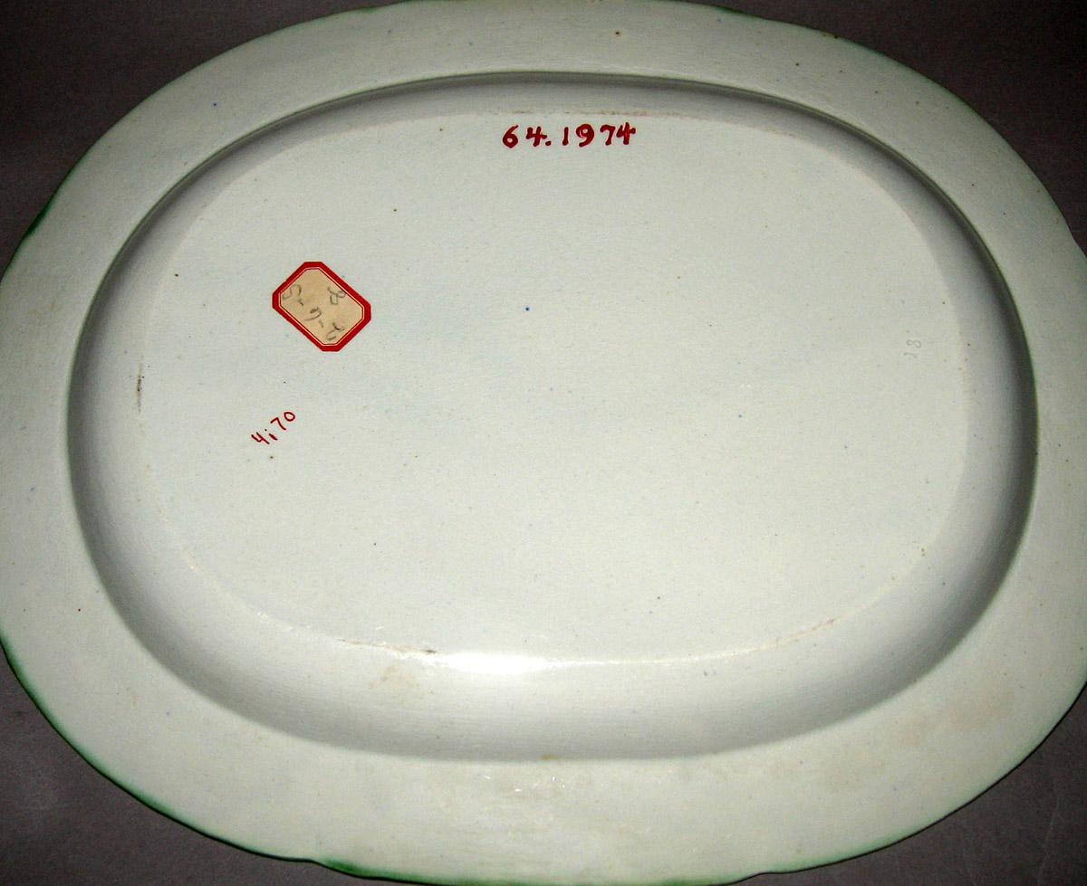 1964.1974 Pearlware dish (underside)