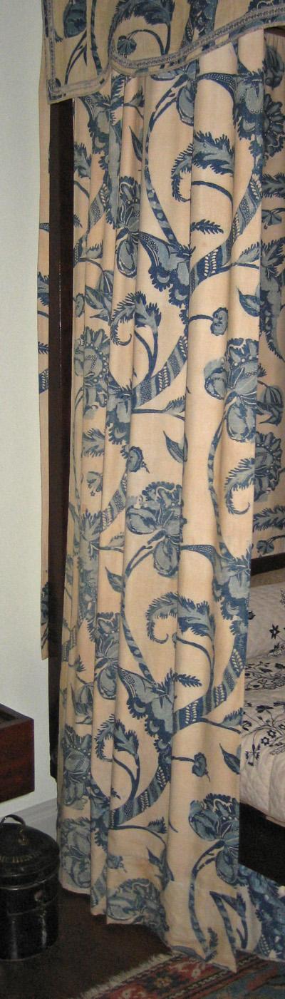 1955.0656 c Bed hanging, side curtain