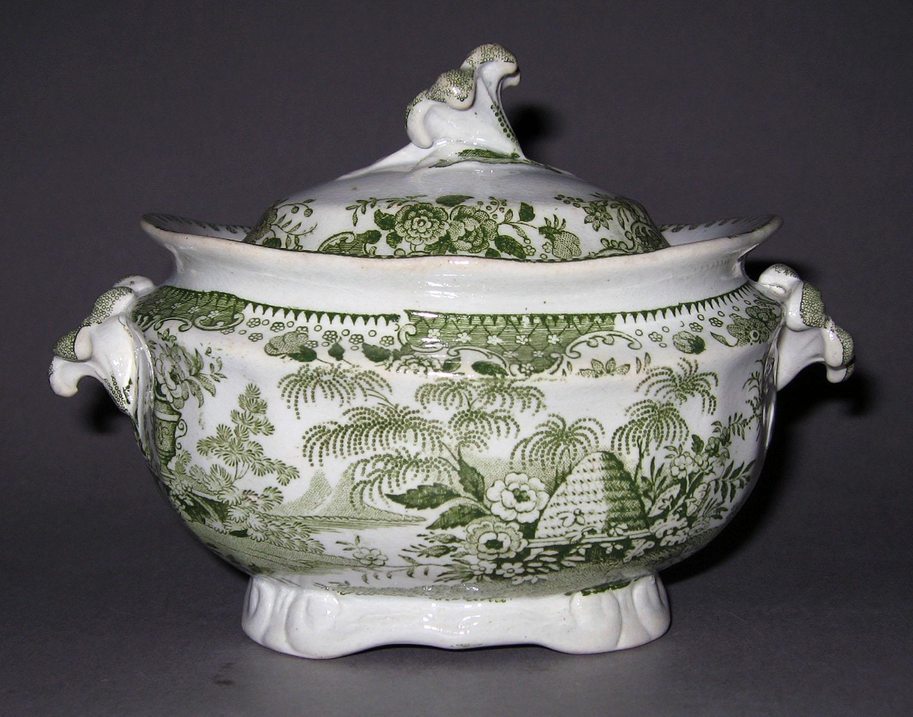 1964.1992.003 Earthenware sugar bowl