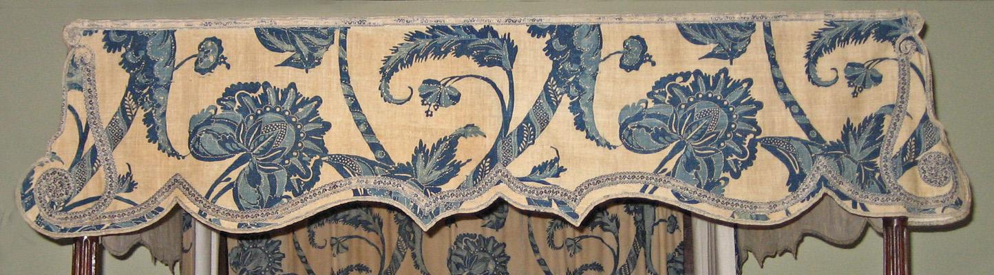 1955.0656 e Bed hanging, valance