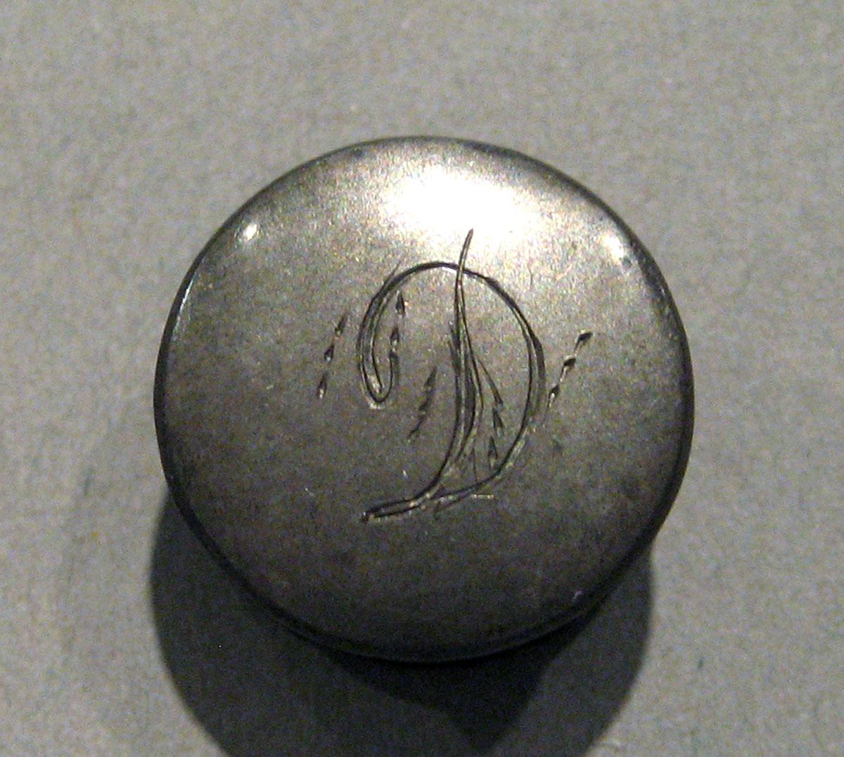 1964.2076.001 Silver Stud upper surface