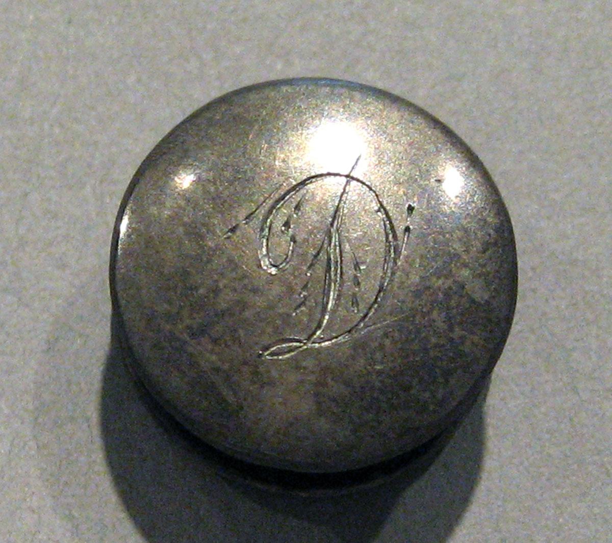 1964.2076.002 Silver Stud upper surface