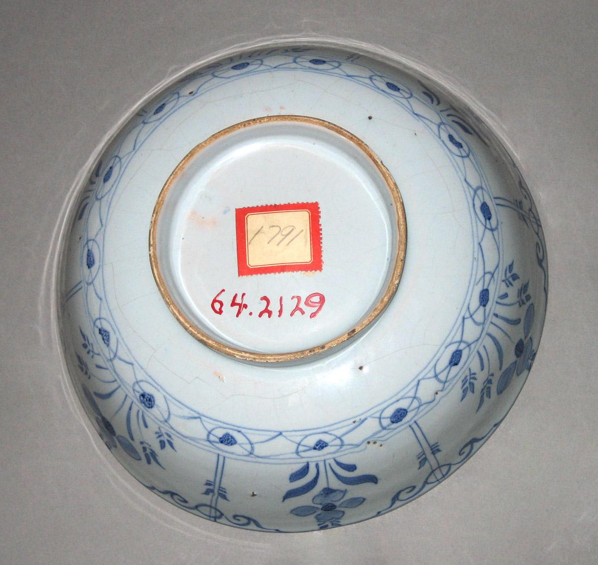 1964.2129 Delft punch bowl bottom