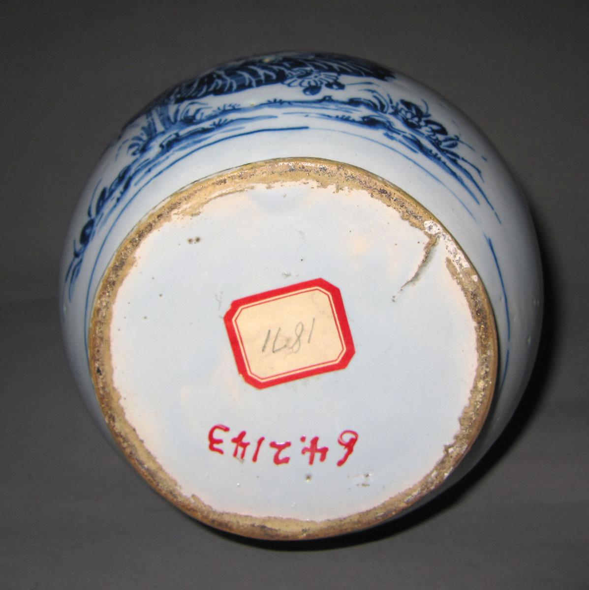 1964.2143 Stoneware bottle underside