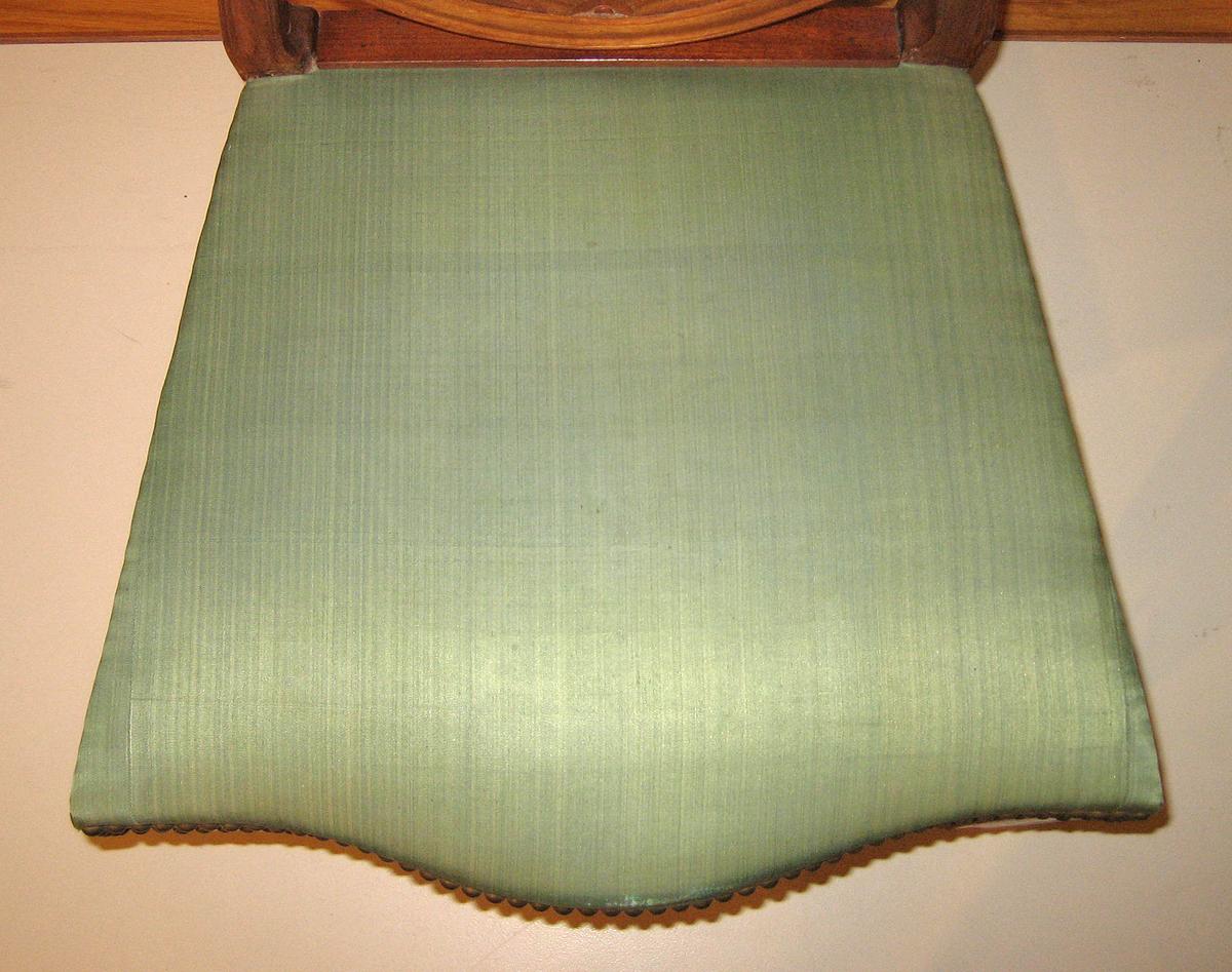 1952.0132 view 3