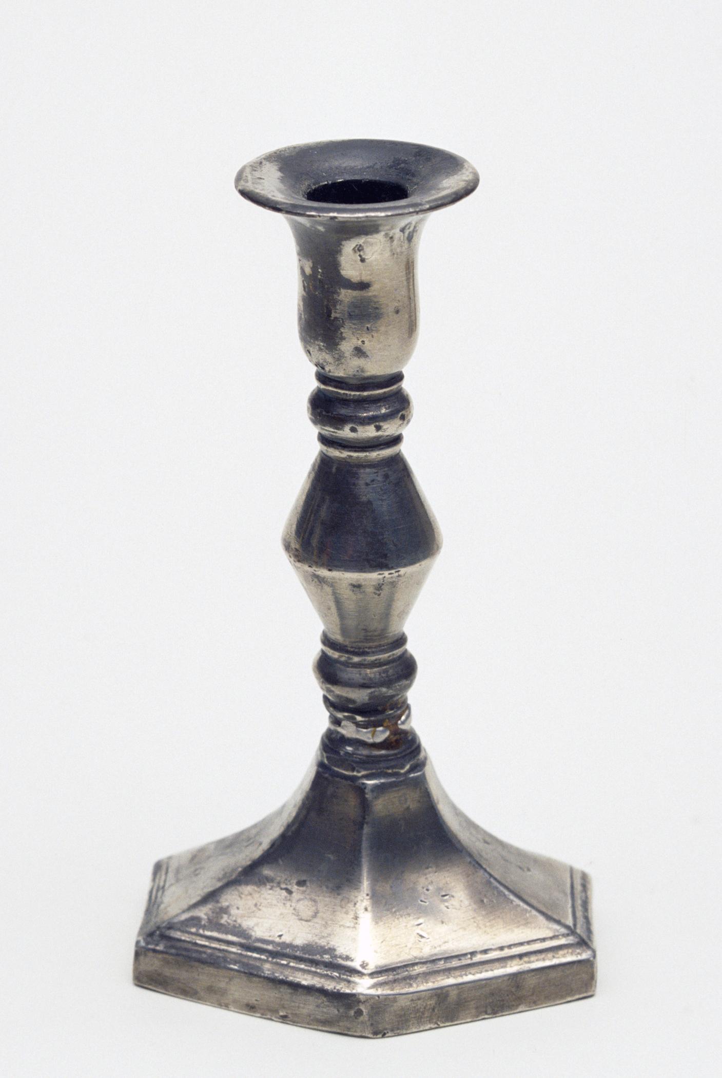1964.2157.001 Pewter candlestick