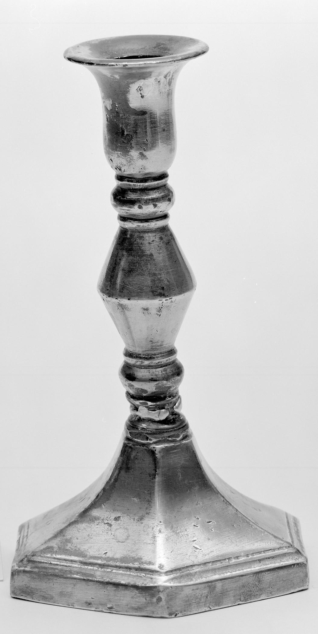 1964.2157.001 Pewter candlestick (view 2)