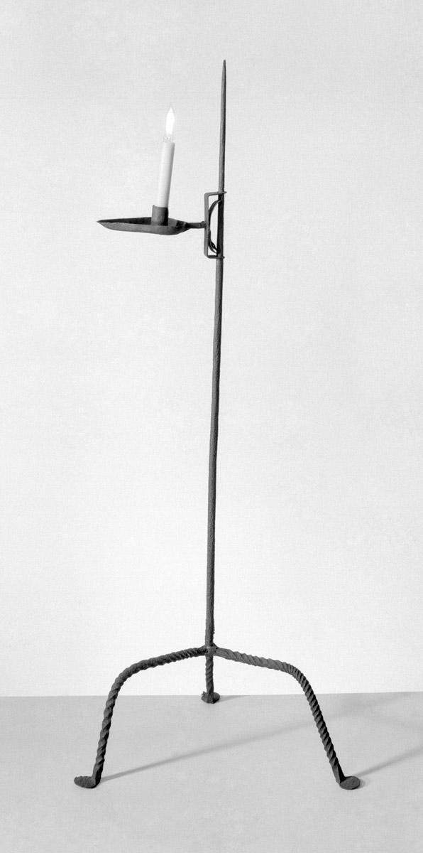 1964.2161 Candlestand