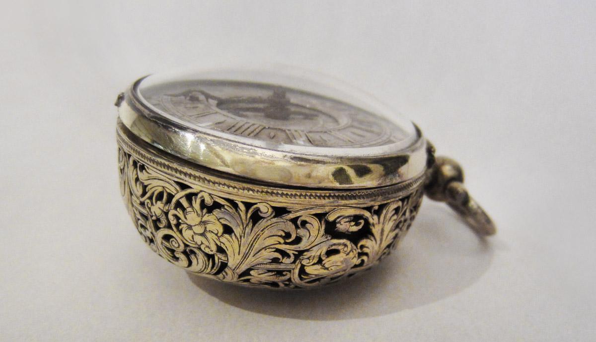 1965.0004 A Watch, case, side 2