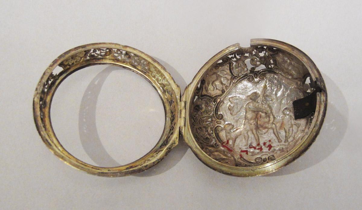 1965.0004 Watch, cover
