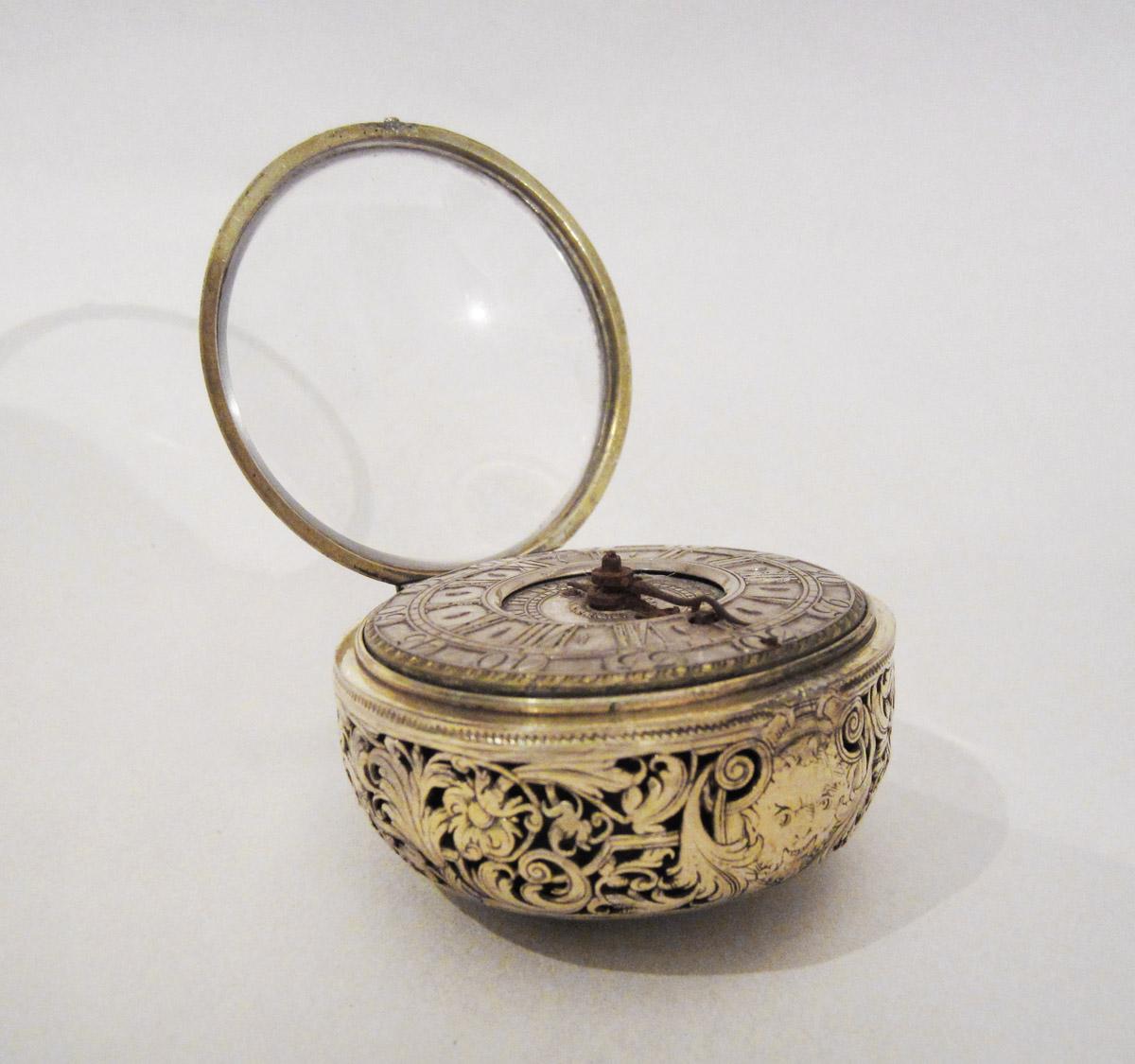 1965.0004 A Watch, case, view 1