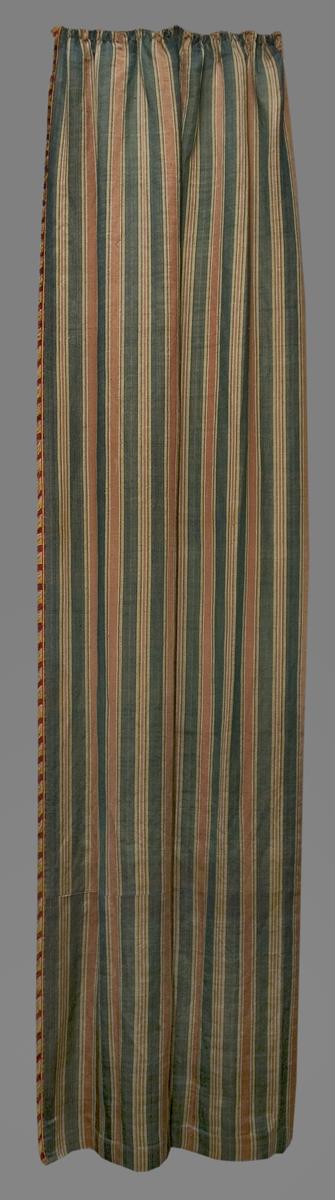 1955.0661 B Window Hanging, Side Curtain
