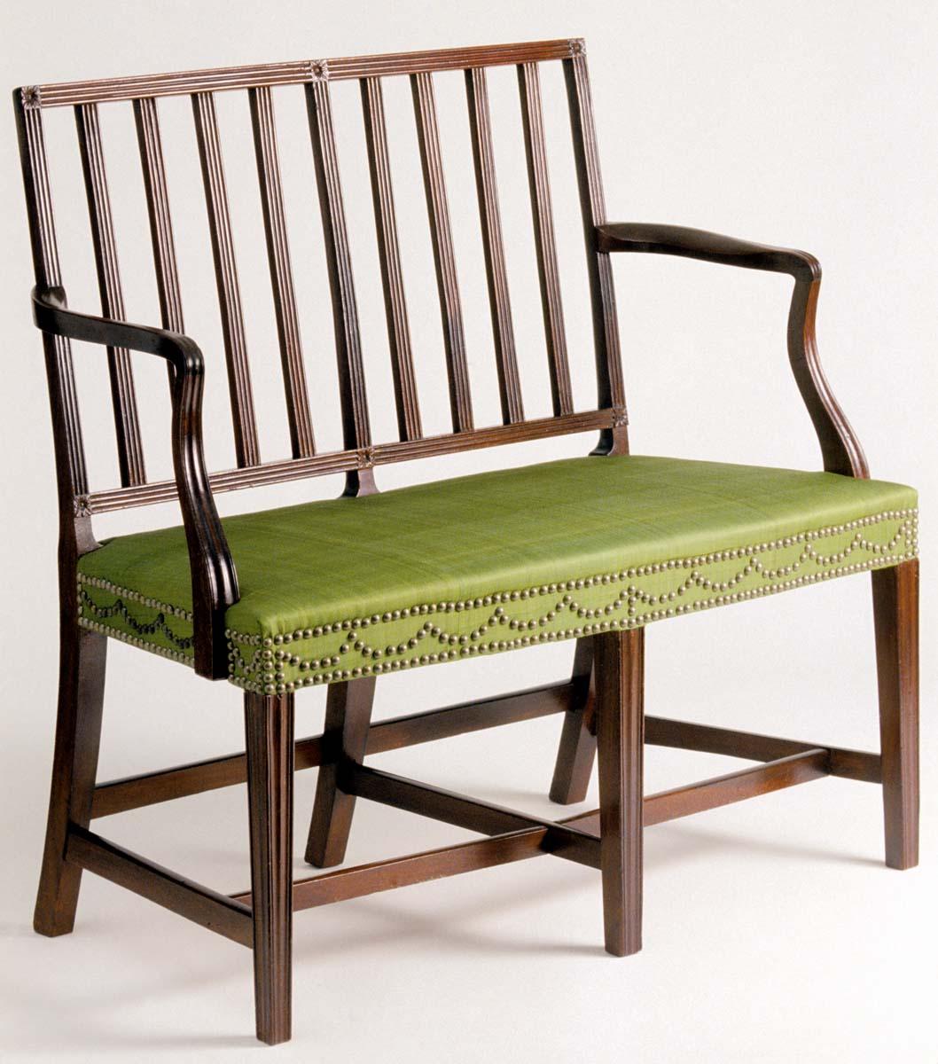 1952.0133.001 Settee, view 3