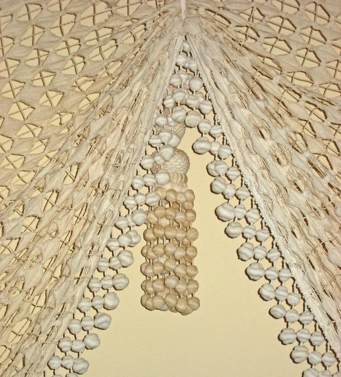 1955.0662 bed hanging detail