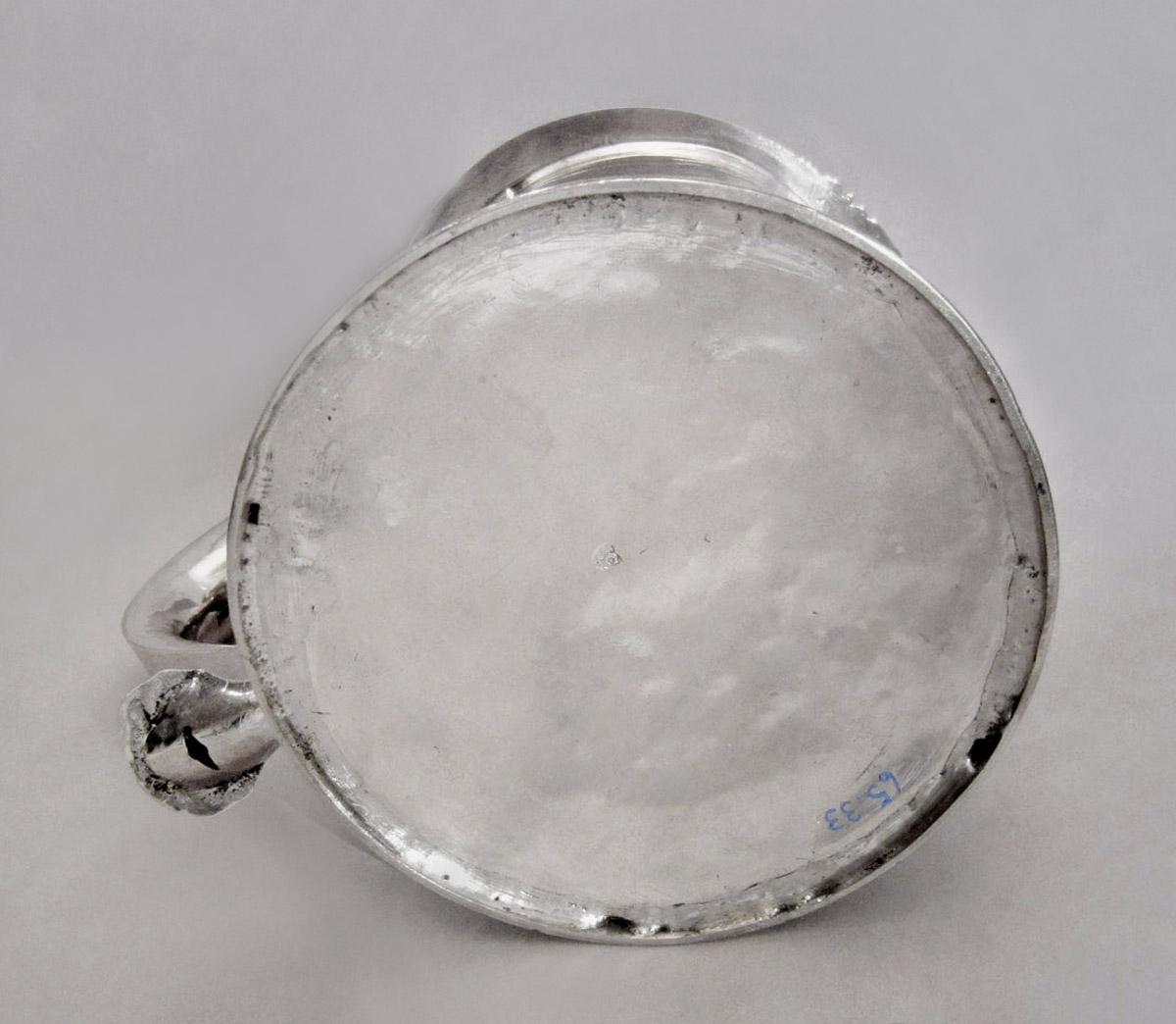 1965.0033 Tankard, underside