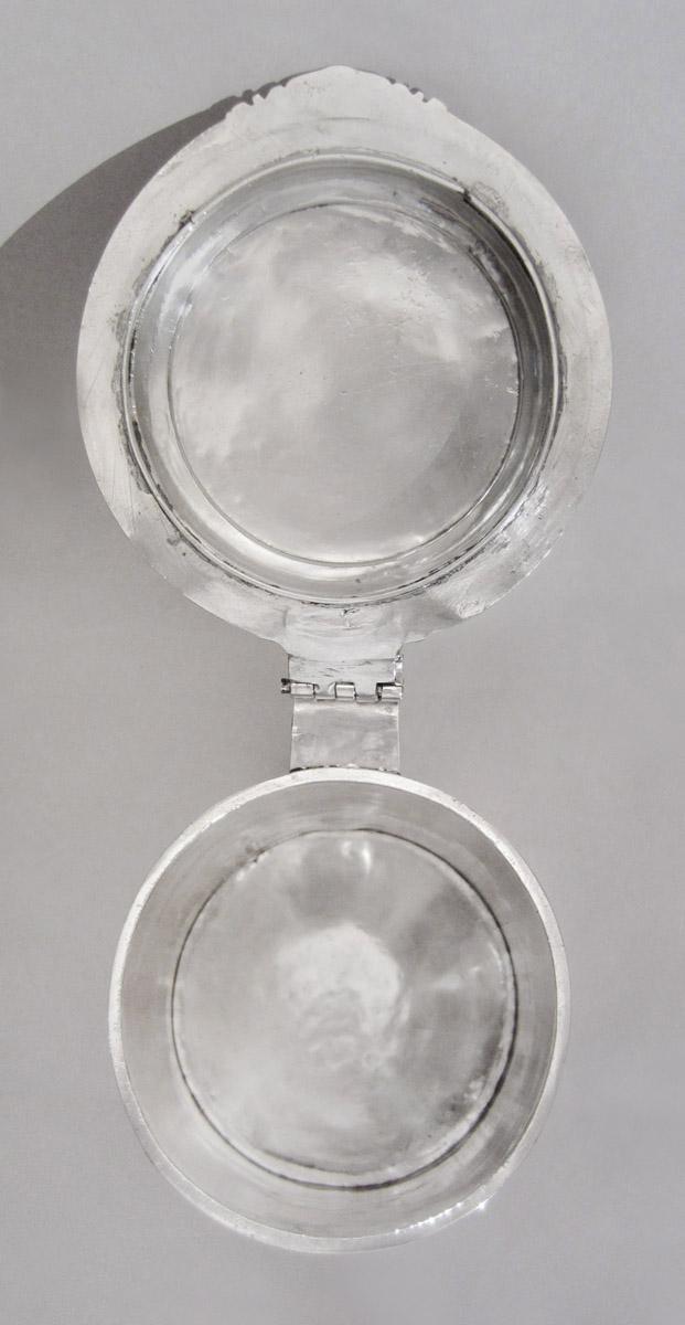 1965.0033 Tankard, interior