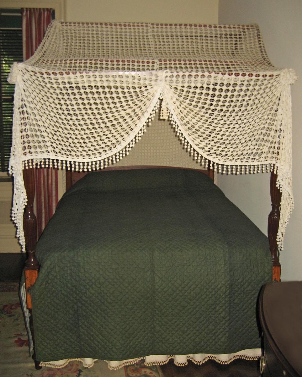 1955.0796 bedstead with quilt 1955.0662.003 and bedhangings 1955.0662 view 2