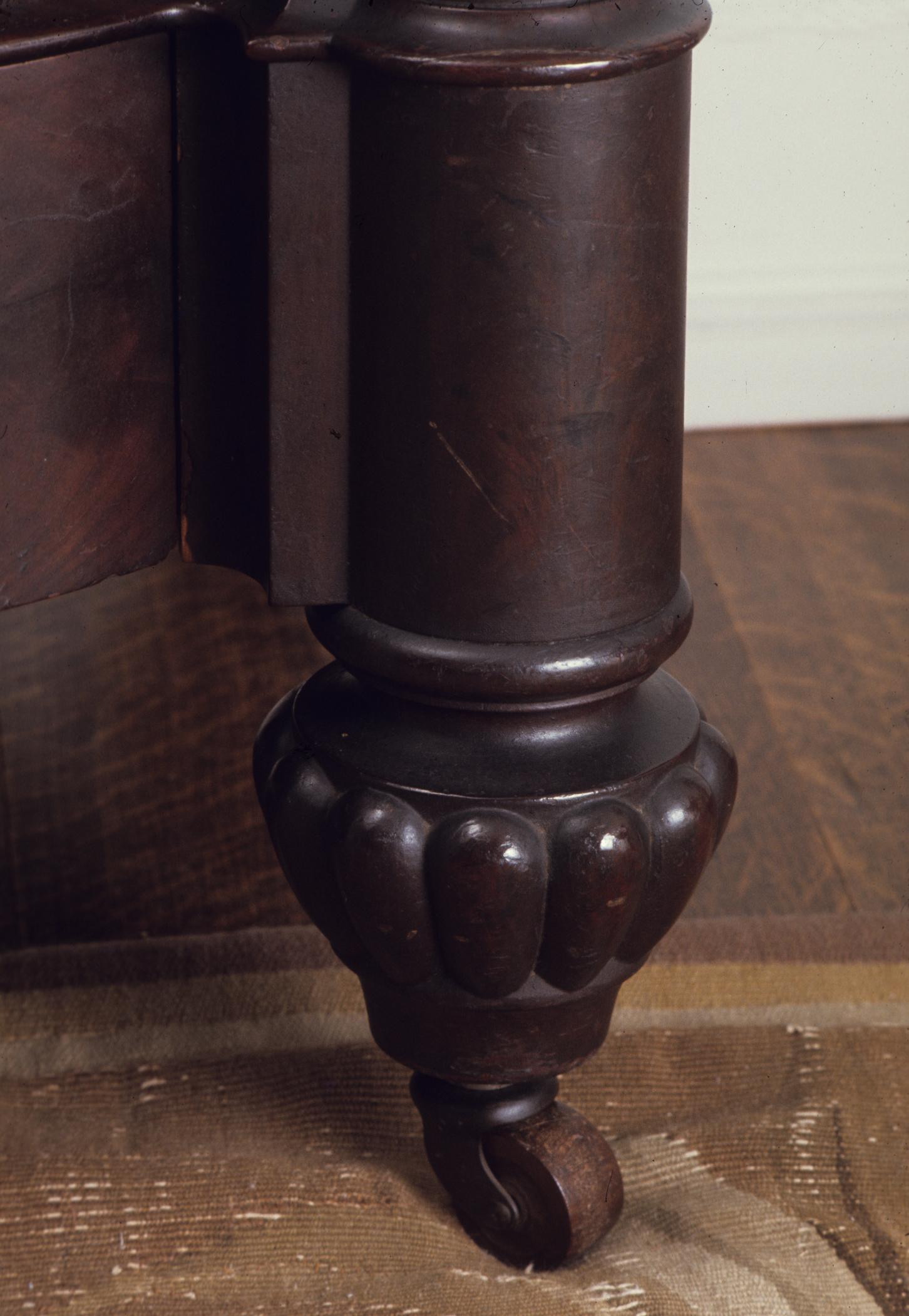 1965.0064 dressing table, detail 1