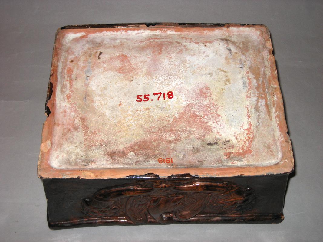1955.0718 Container (underside)