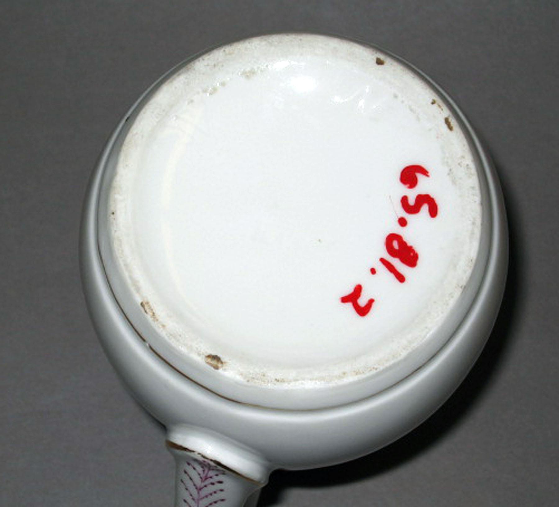 1965.0081.002 Porcelain cream jug (underside)