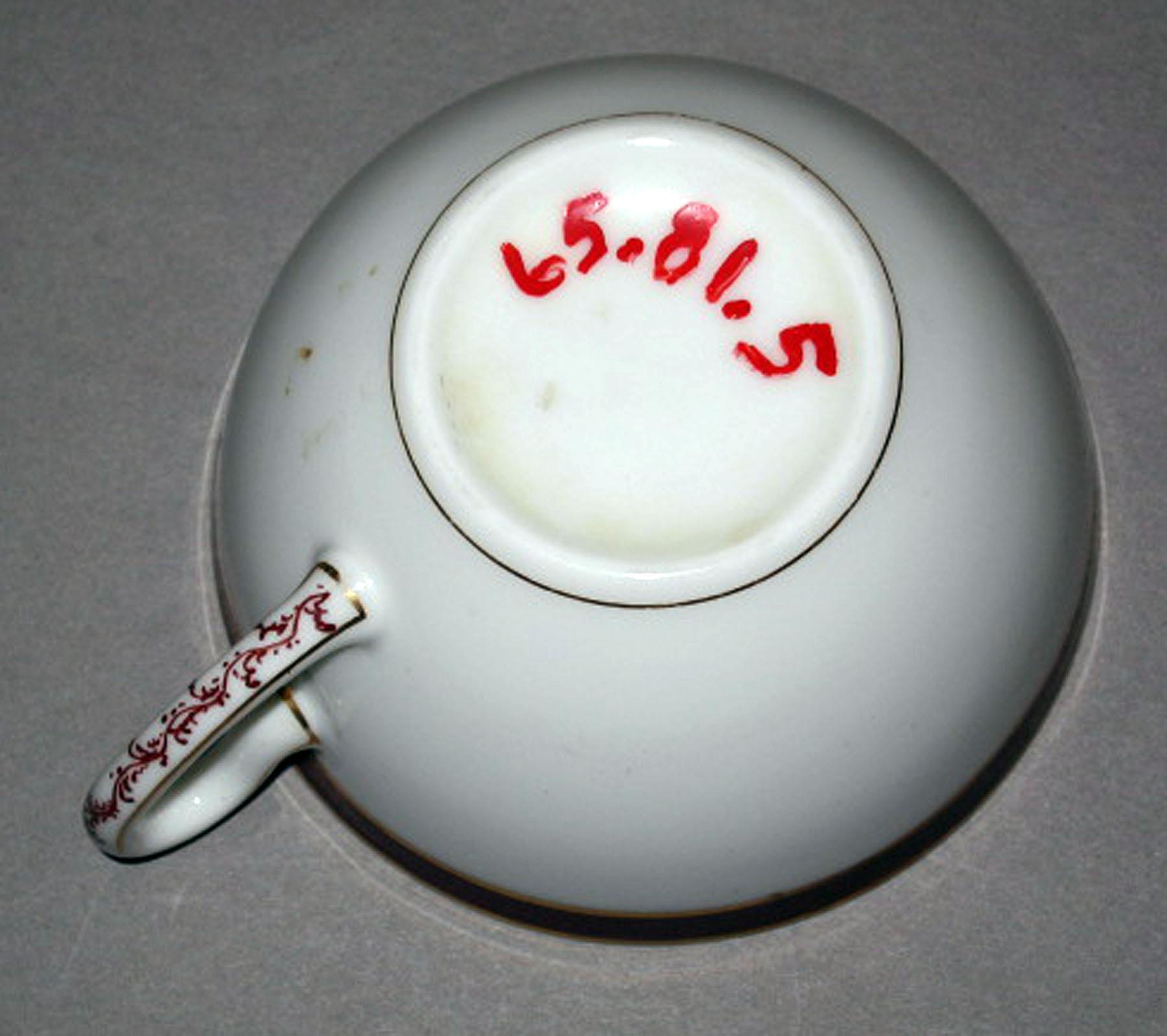 1965.0081.005 Porcelain teacup (underside)