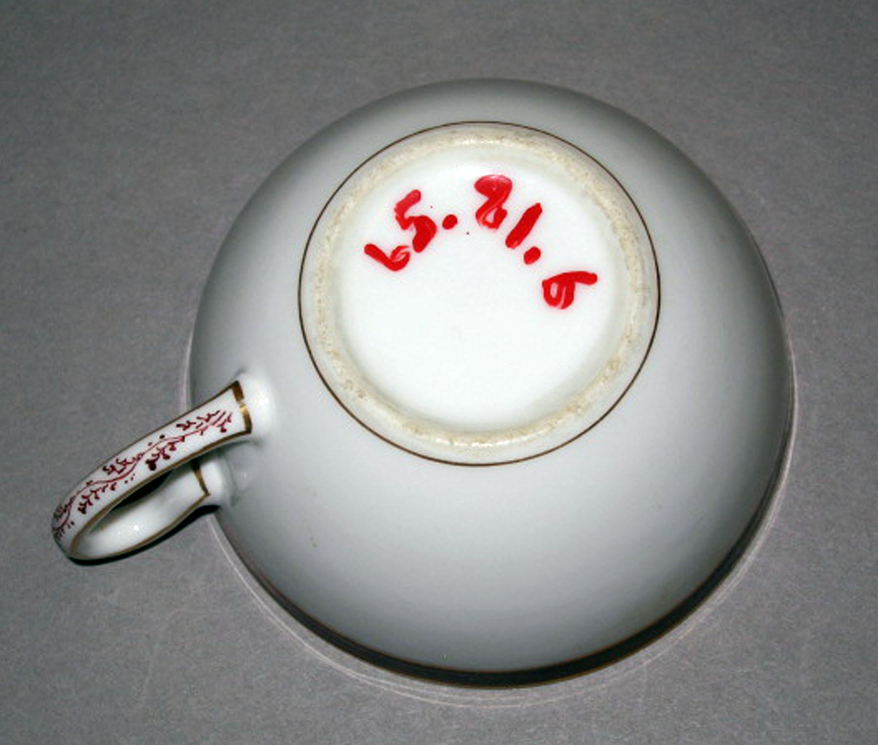 1965.0081.006 Porcelain teacup (underside)