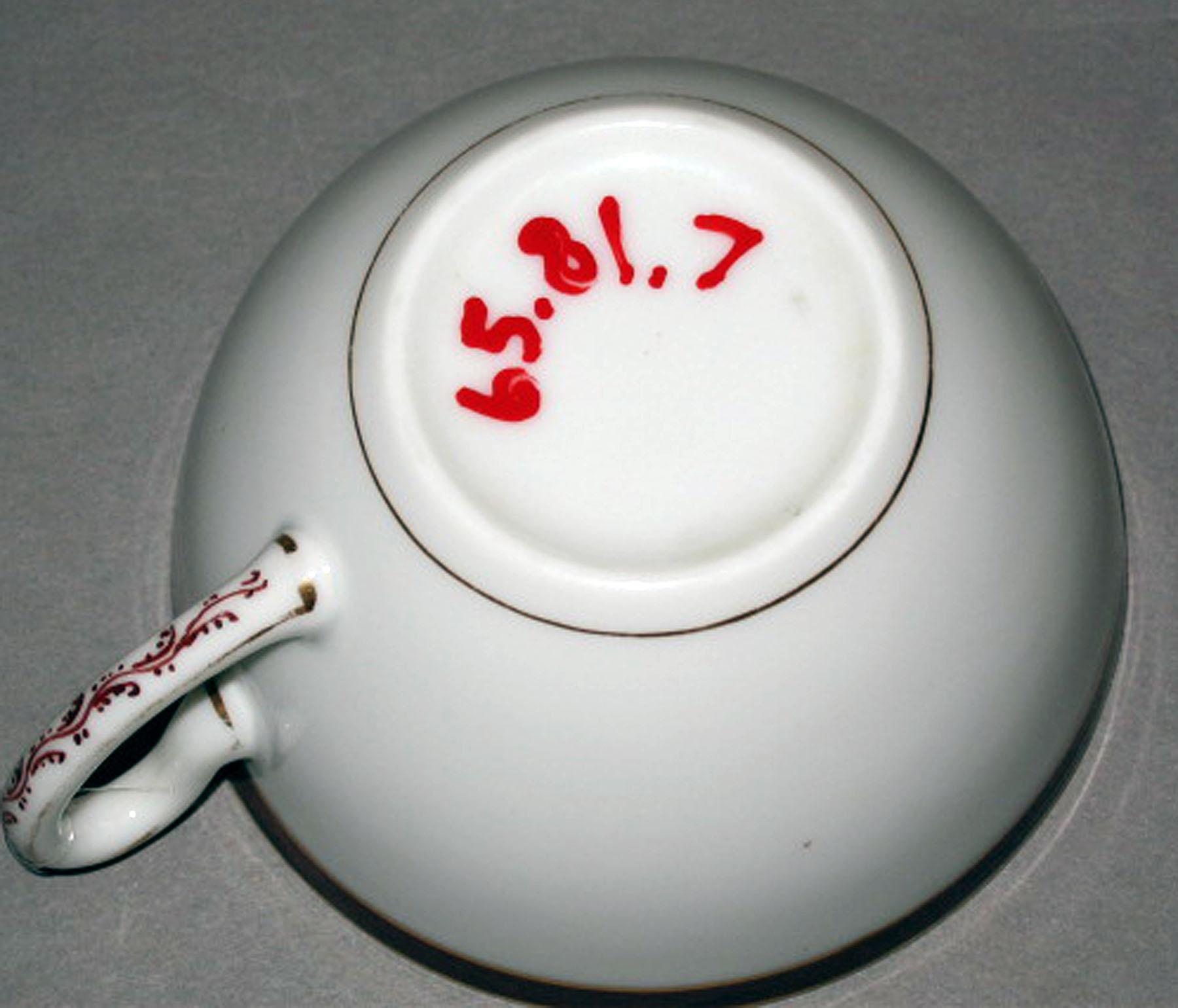 1965.0081.007 Porcelain teacup (underside)