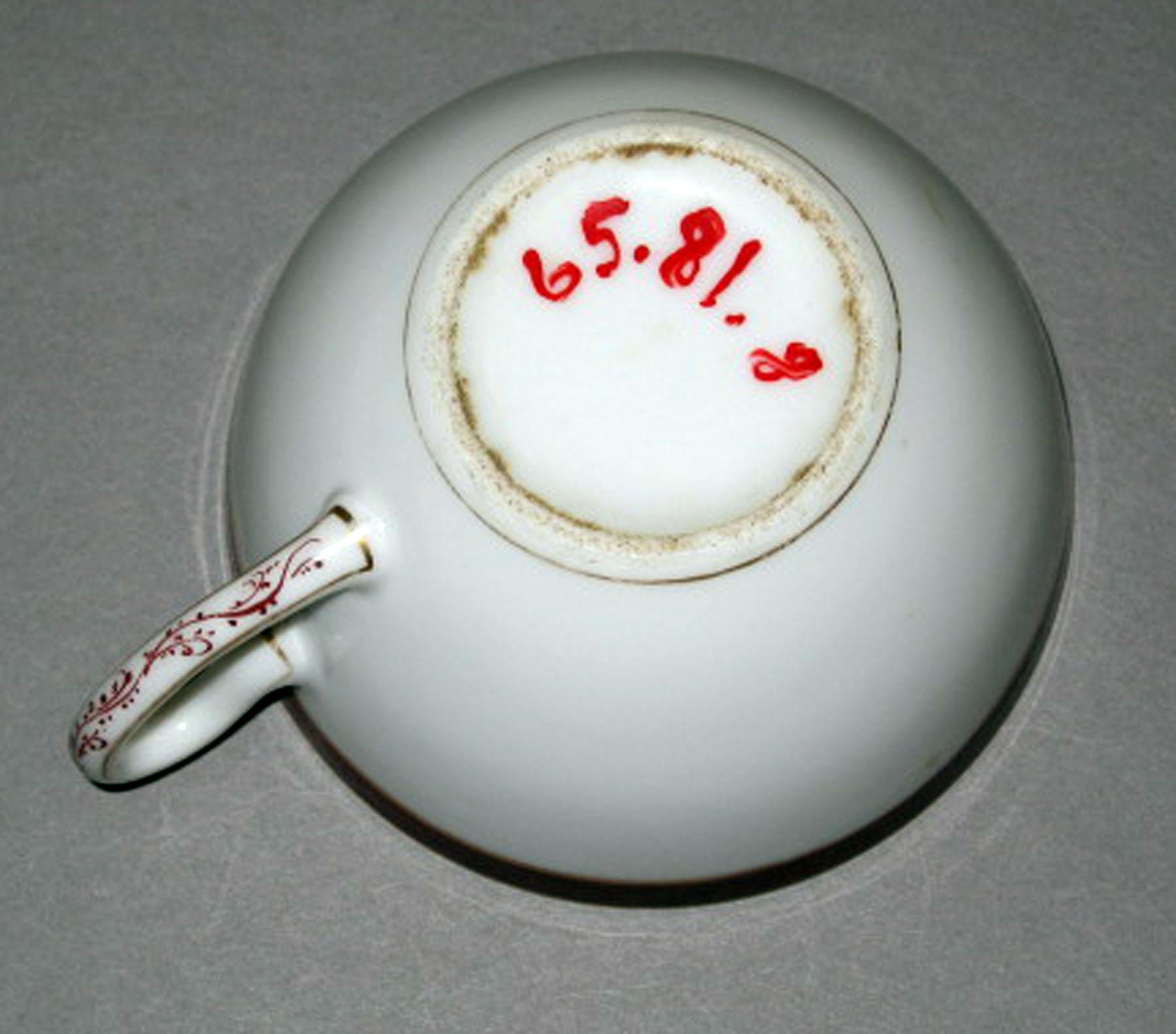 1965.0081.008 Porcelain teacup (underside)