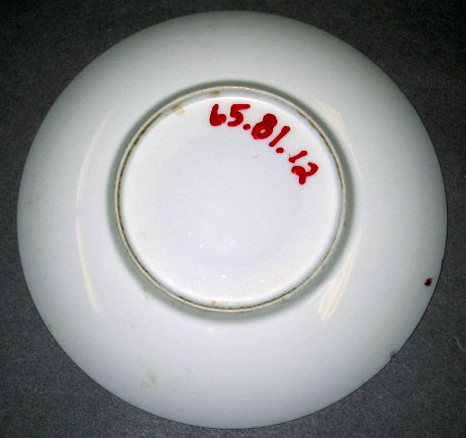 1965.0081.012 Porcelain saucer (underside)