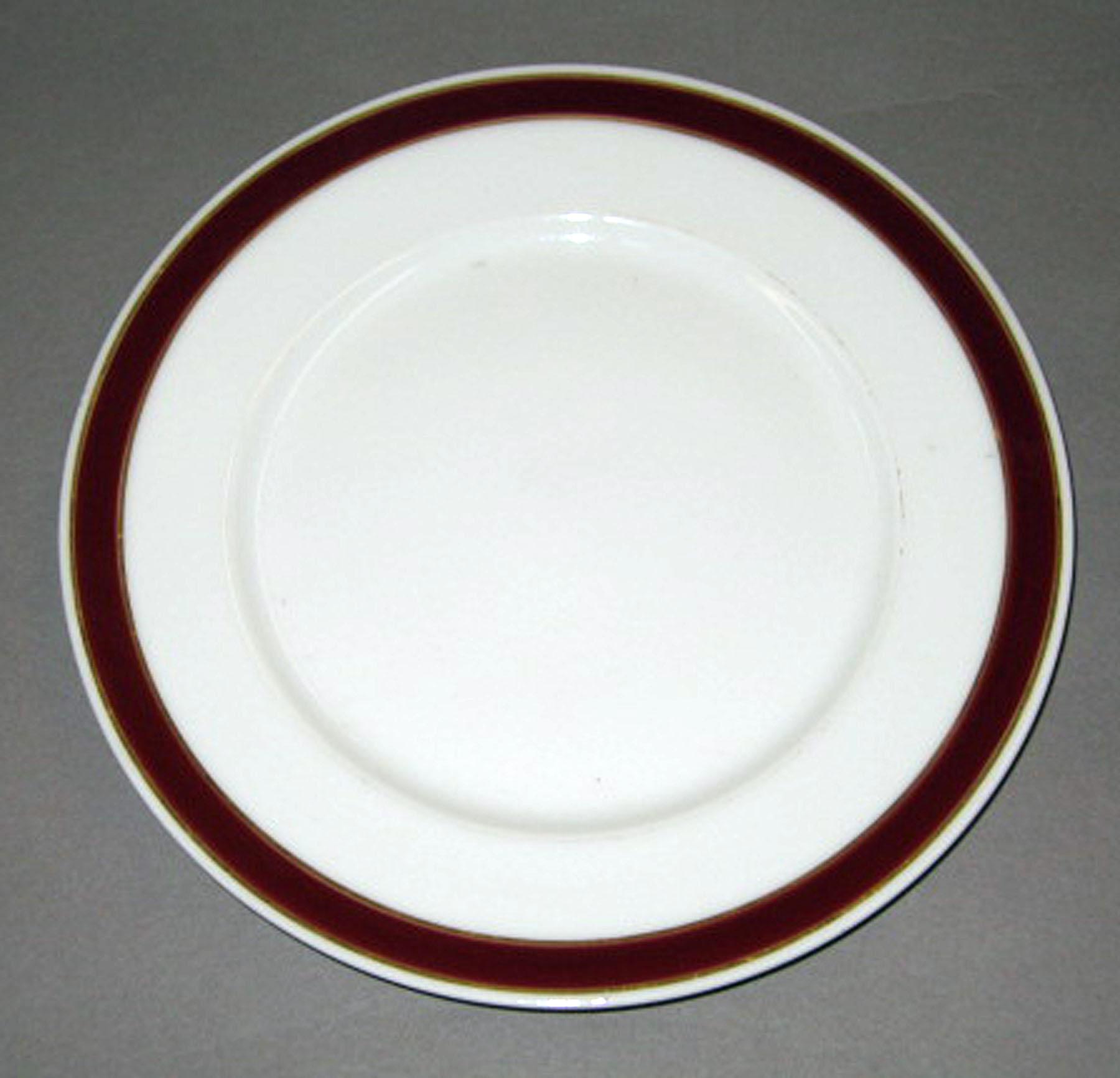 1965.0081.014 Porcelain dessert plate